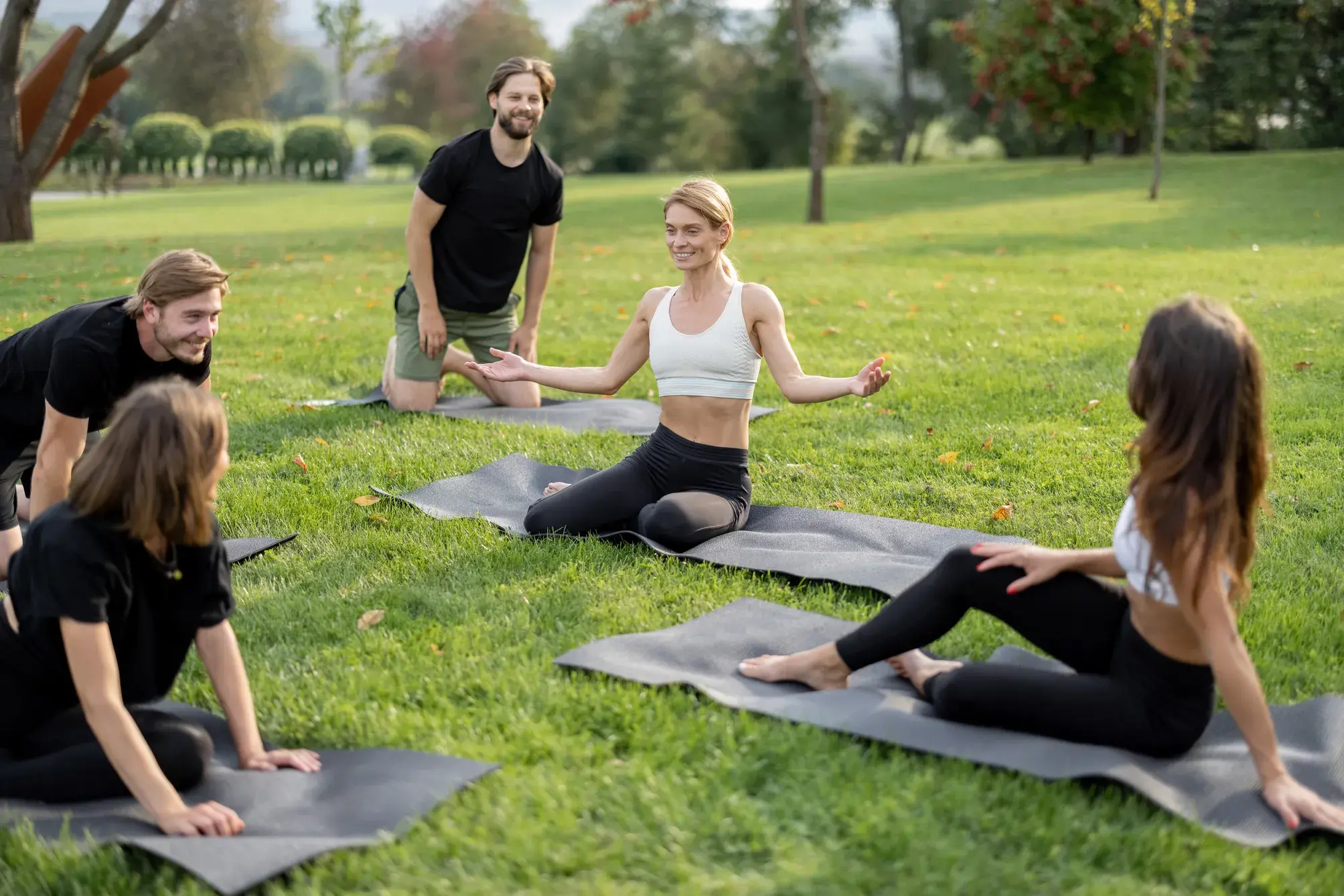 Personas conversando